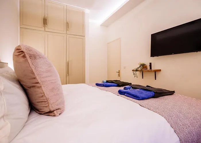 公寓 Deviazi 4 - Charming For 2 In The Heart Of The City-5 Minutes From The 扎金索斯镇