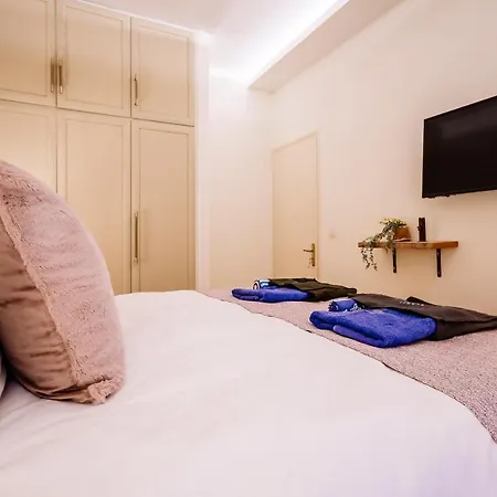 아파트 Deviazi 4 - Charming For 2 In The Heart Of The City-5 Minutes From The 자킨토스 타운